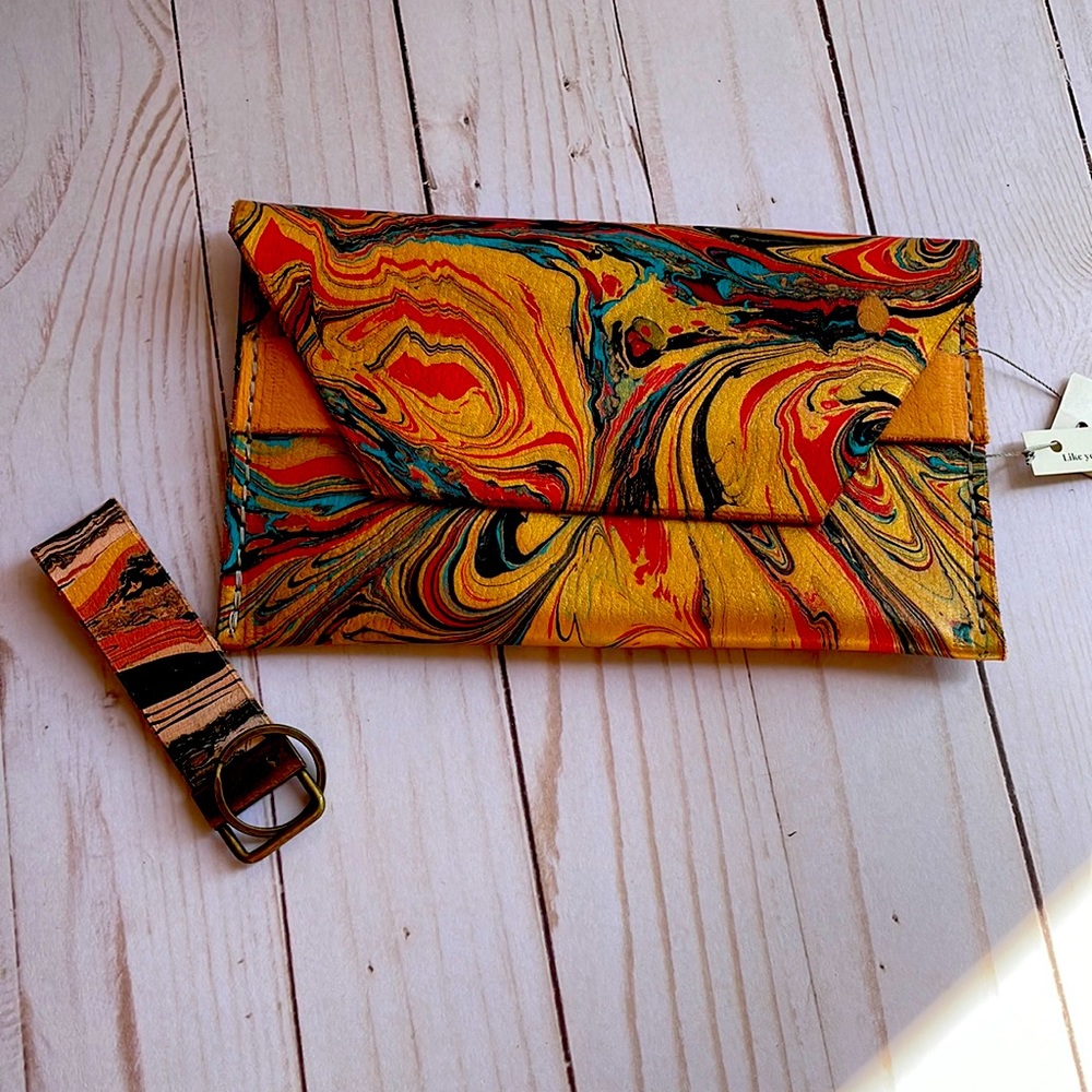 NWT Sa-Voix Clutch and Key Chain. Great addition to any purse.